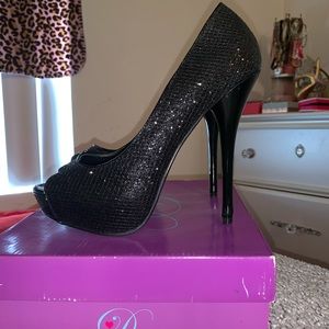 Black Sparkly Pumps